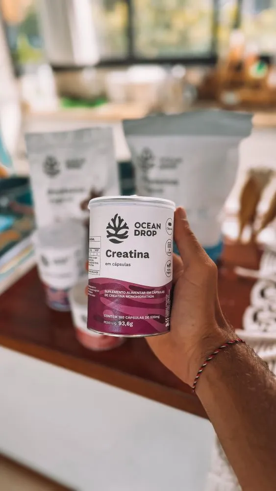 Suplementos da Ocean Drop em destaque, com pote de creatina em primeiro plano e outros produtos da marca ao fundo.