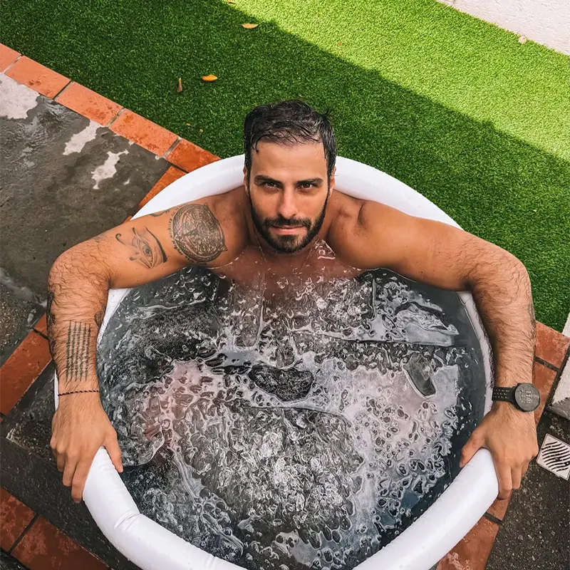 uso da banheira de gelo como parte da rotina de recuperação após treinos intensos