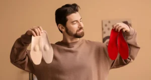 Palmilha Tovcare comparada em uso funcional, mostrando diferentes níveis de suporte e conforto para o dia a dia